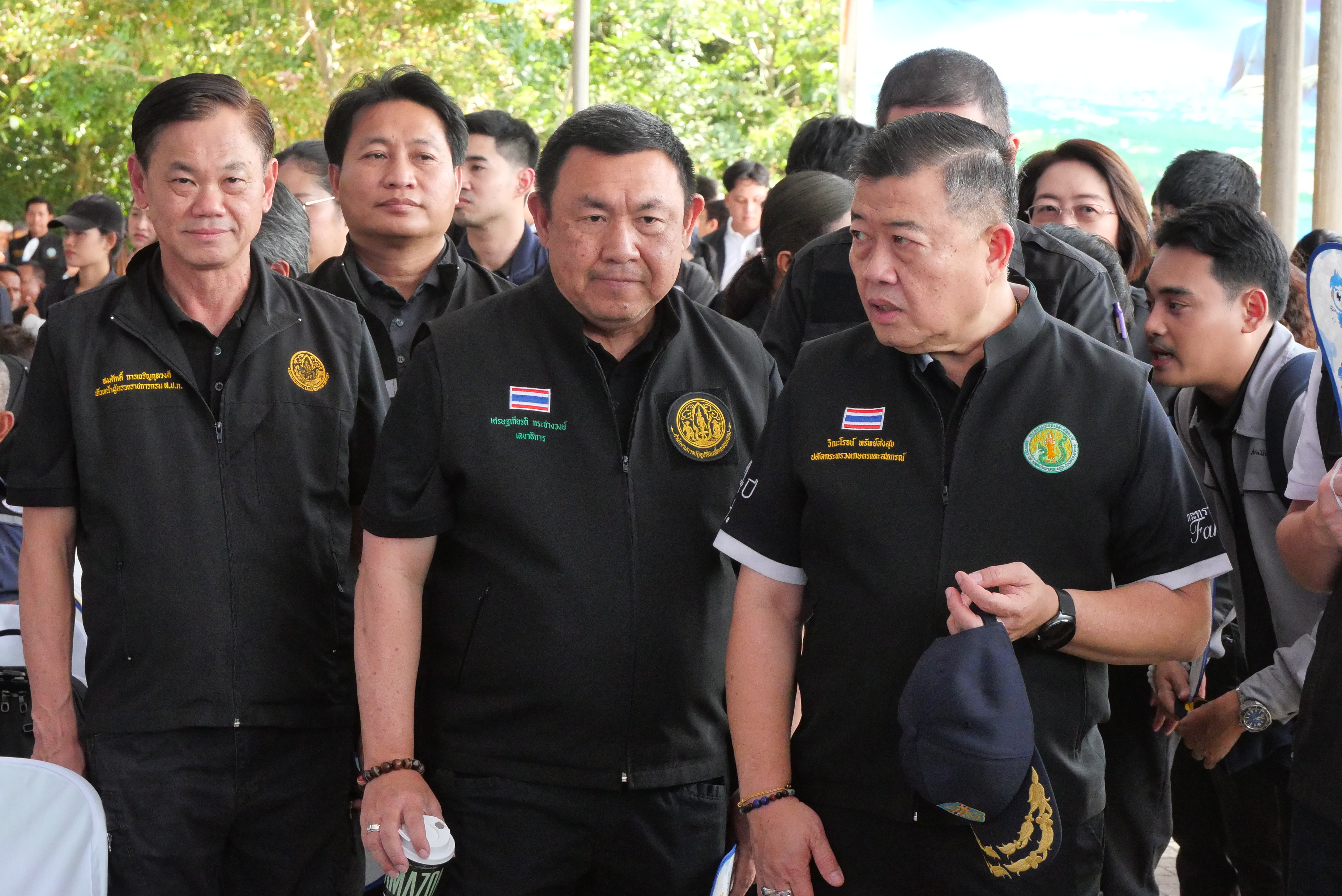 title - เลขาธิการ ส.ป.ก. พร้อมคณะ ร่วมลงพื้นที่กับคณะนายกรัฐมนตรี ติดตามการบริหารจัดการน้ำ เพิ่มศักยภาพระบายน้ำ ลดเสี่ยงน้ำท่วมหาดใหญ่ 